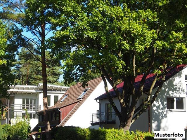 2 Familienhaus nebst Doppelgarage Ideales Investitionsobjekt