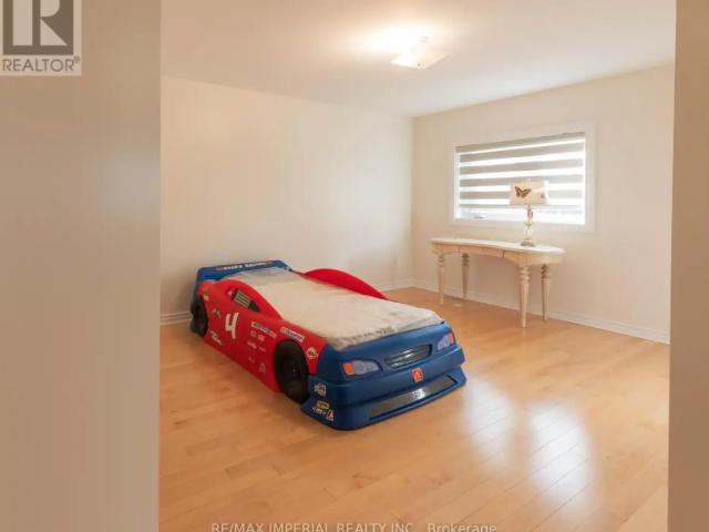 2 FARNHAM DRIVE
