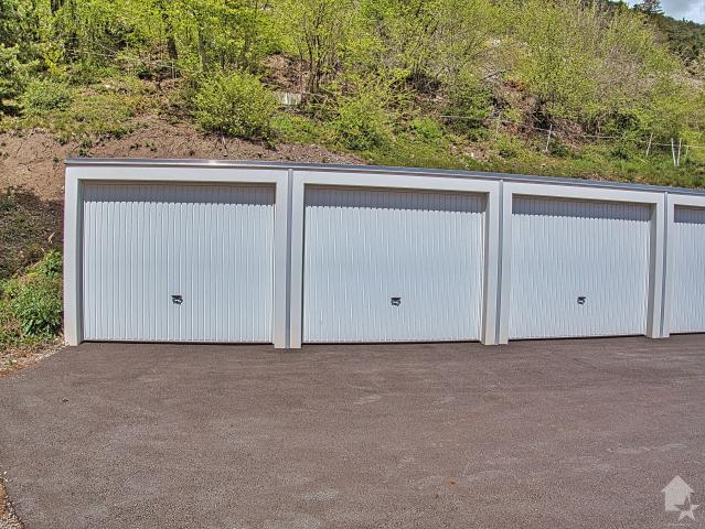 1 garage boxes for sale at 1 km above Varen | dreamo. Ch