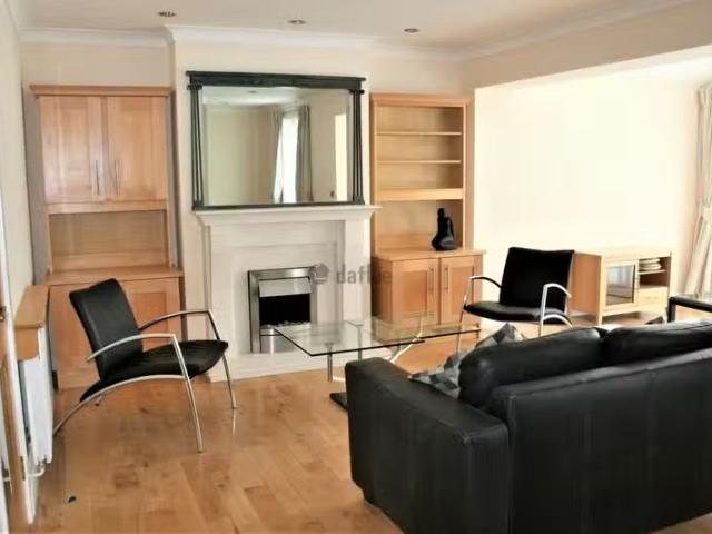2 Grattan Mews, 25 Stephen's Lane, Dublin 2 is for rent