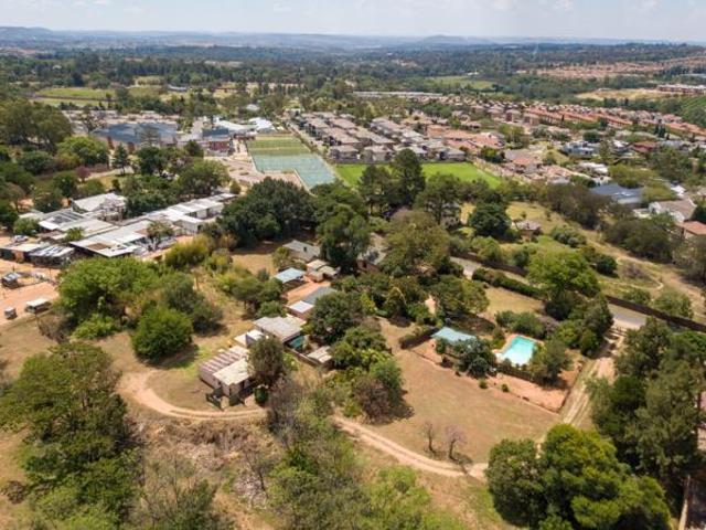 2 ha Land available in Honeydew Manor