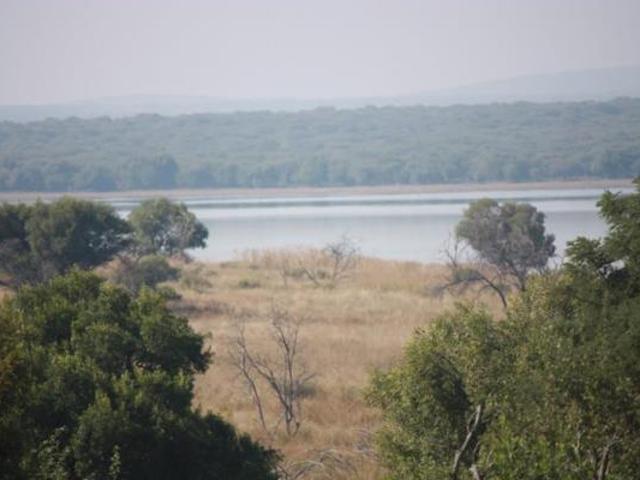 2 ha Land available in Vaalkop Dam