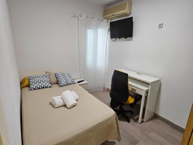 2 HABITACIONES DISPONIBLES EN ALQUILER PARA ESTUDIANTES. ALMERIA CAPITAL ZONA CENTRO AVDA. PABLO IGLESIAS