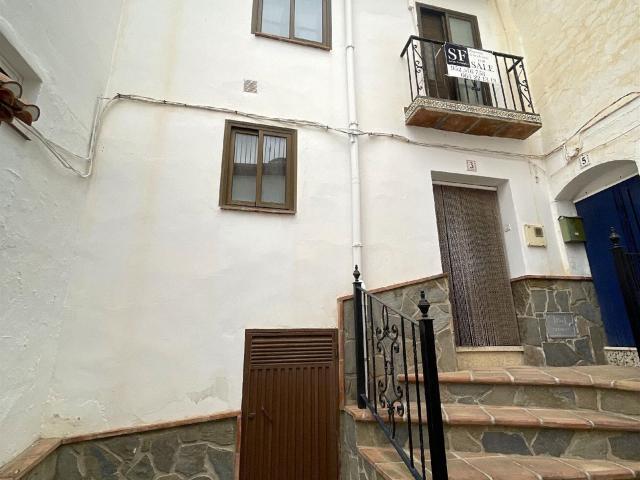2 Habitaciones dobles | Dormitorio individual | 2 Baños uno. 178m² Canillas de Albaida