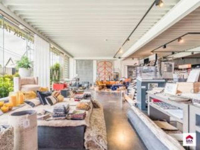 2 handelszaken + appartement op topligging in Roeselare
