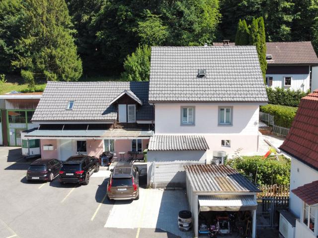2 Häuser mit 8 Zimmer und grosser Terrasse in Kollbrunn zu verkaufen