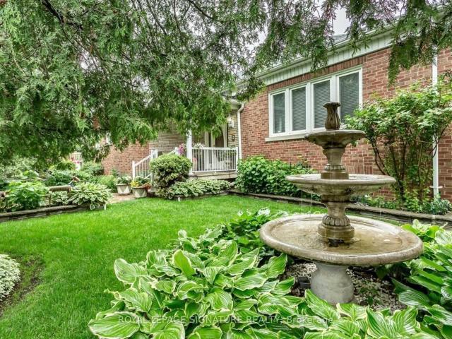 2 Hillcrest Drive in Toronto: Wychwood House for lease Toronto C02: MLS®# C13633176