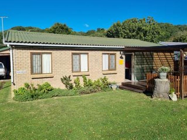 2 homes on level stand walk to sui.