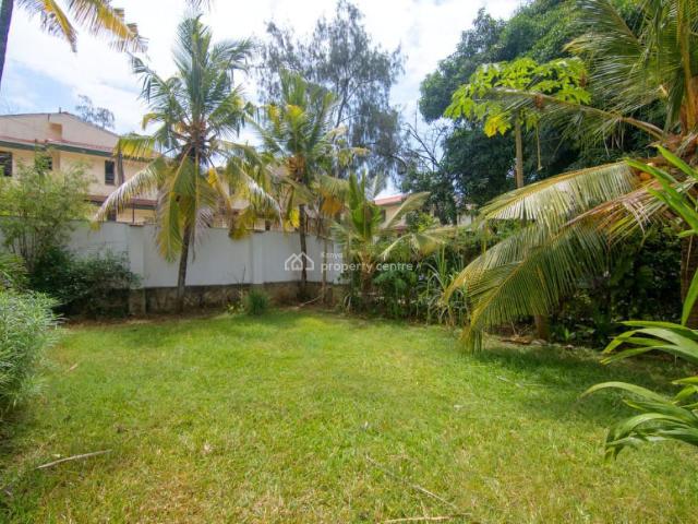 2 Houses, 3 Bedrooms Each And A 1 Bedroom Unit