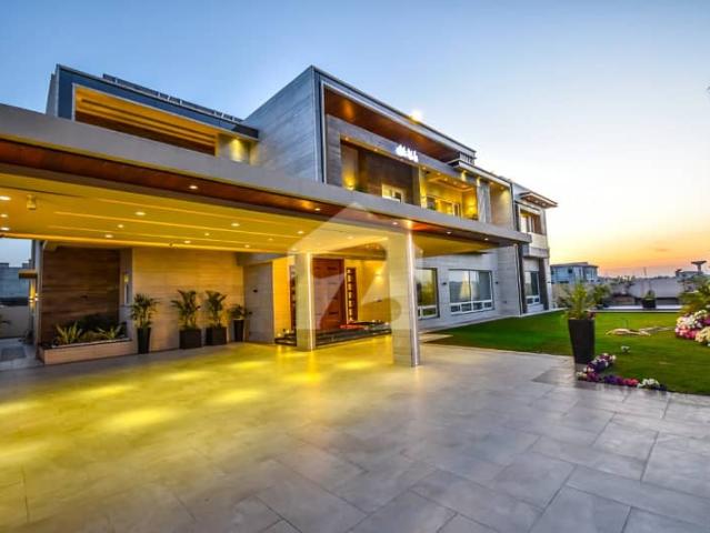 2 kanal owner build house in the price of 1 kanal house near phase 1 j block top location