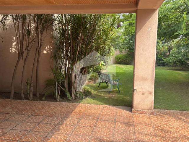 2 Kanal Old Corner House For Sale