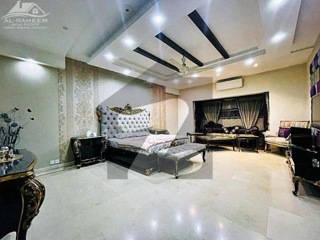 2 kanal original faisal rasool spanish design bangalow with beautiful lawn for sale near to park. DHA Phase 1