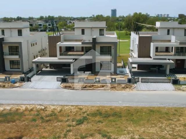 2 Kanal Beautiful Villa Over Looking Golf Course In Gated Guarded Community