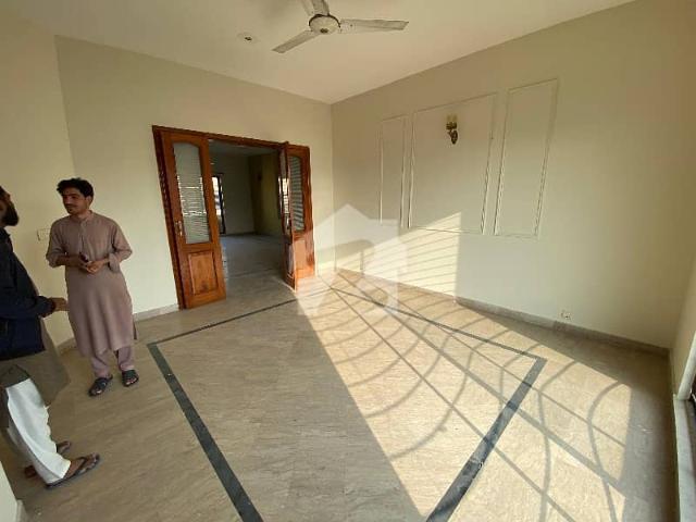 2 Kanal Beautiful House For Sale With Basement Hot Location F Block