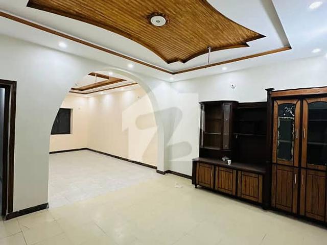 2 Kanal Beautiful House Hot Location