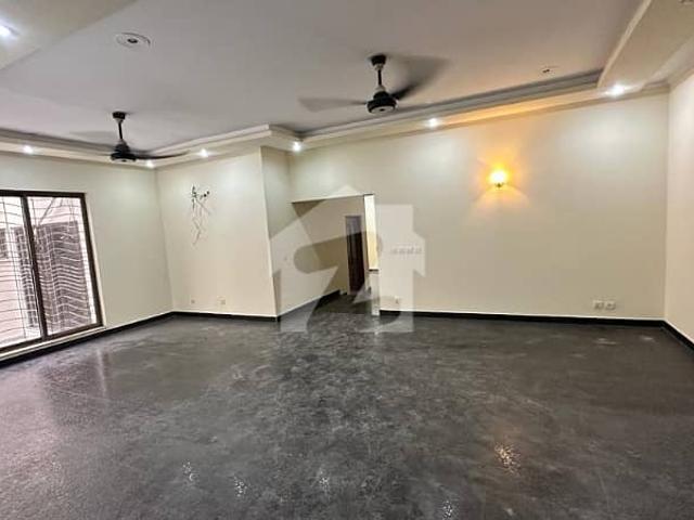 2 Kanal Commercial House Is Available For Rent