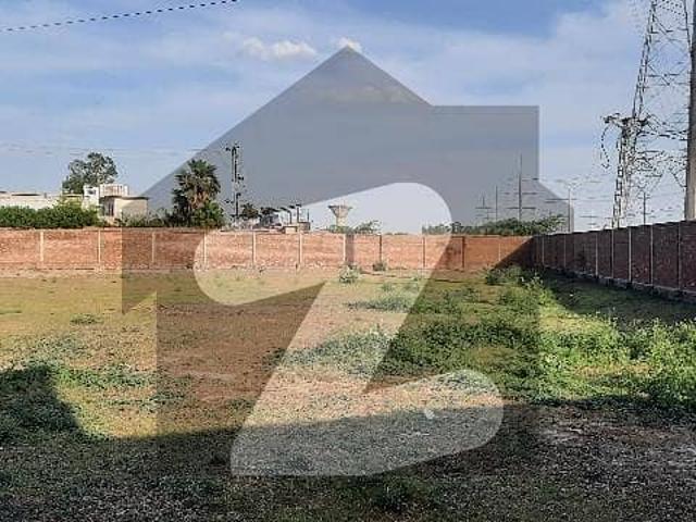 2 Kanal Corner Plot Available For Sale