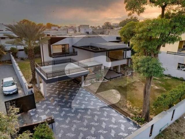 2 kanal elegant and fully maintained super hot located bungalow is available in the best block of dha lahore