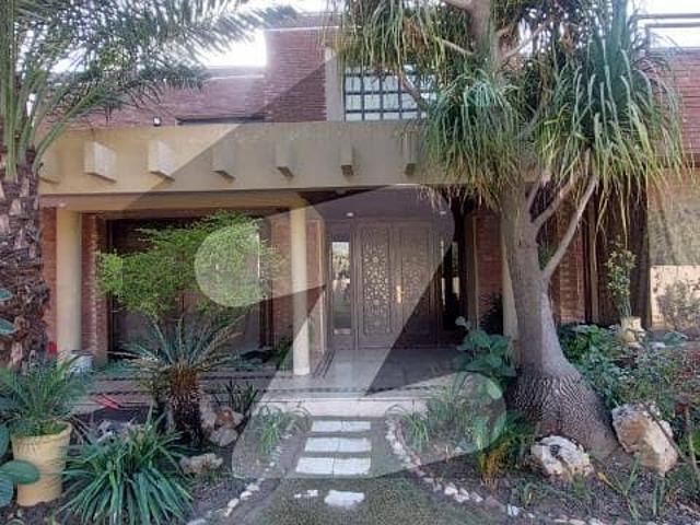 2 kanal elegant and fully maintained super hot located bungalow is available in the best block of dha lahore