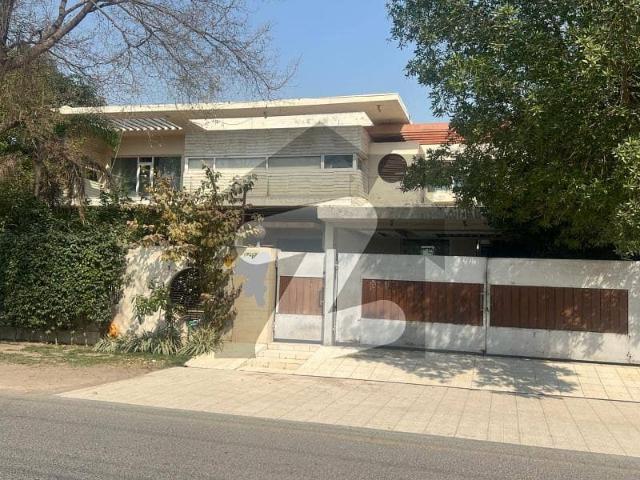 2 kanal elegant and fully maintained super hot located bungalow is available in the best block of dha lahore