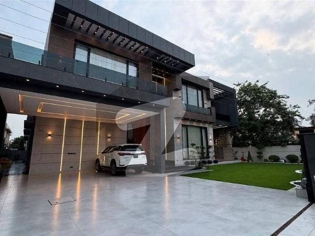 2 Kanal Elegant And Fully Maintained Super Hot Located Bungalow Is Available In The Best Block Of DHA Lahore