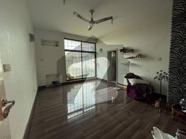 2 kanal elegant and fully maintained super hot located bungalow is available in the best block of dha lahore. DHA Phase 2