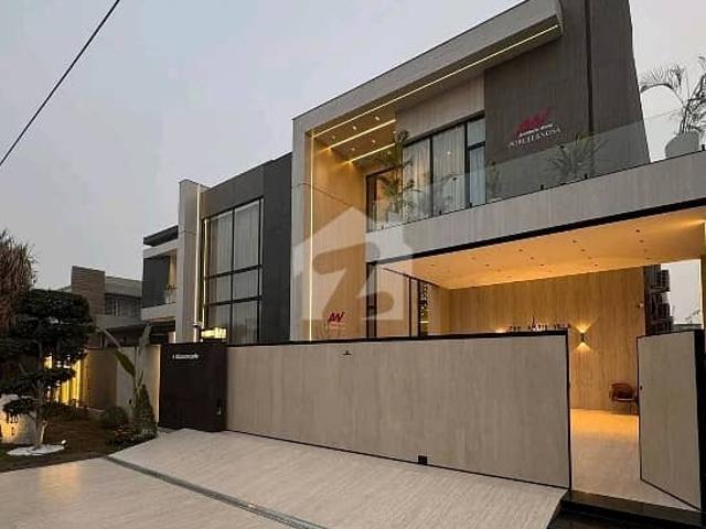 2 kanal elegant and fully furnished super hot located bungalow with basement is available in the best block of dha lahore