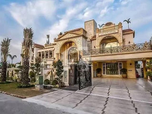 2 kanal elegant and fully furnished super hot located spanish bungalow with basement is available in the best block of dha lahore