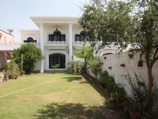 2 Kanal House for Rent in Karachi Clifton