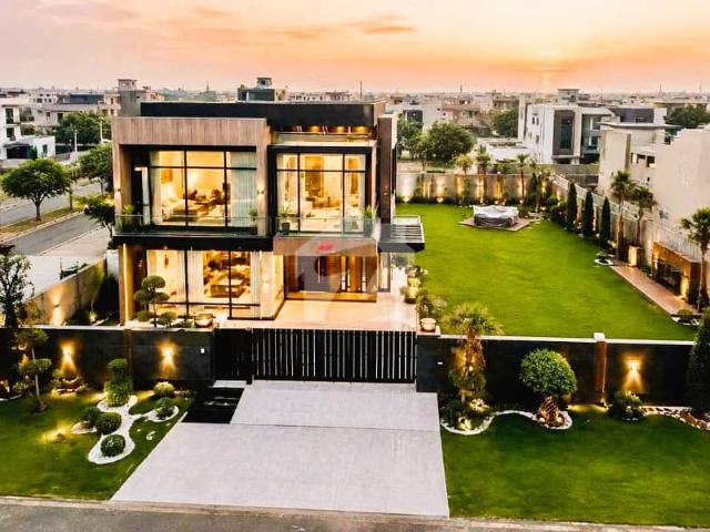 2 Kanal House For Sale At Super Hot Location Near Park Commercial