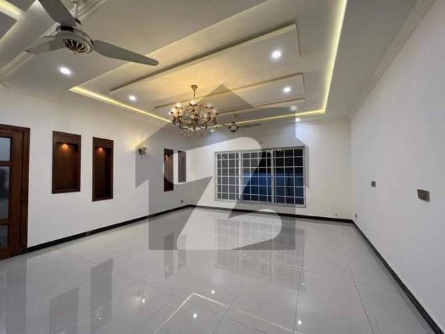 2 kanal house is available for rent in gulberg