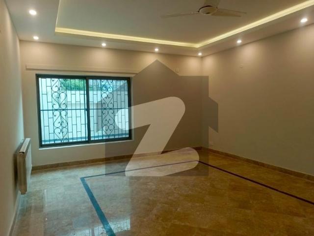 2 Kanal House with beautiful Eye catching Lawn F 8