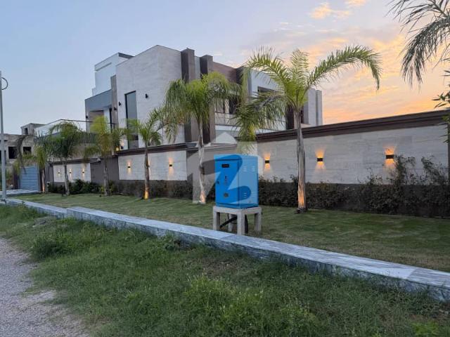 2 Kanal House 1 Kanal House Covered Area + 1 Kanal Garden with Swimming Pool
