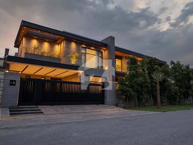 2 Kanal House + 2 Kanal Lawn Modern Design Luxury House For Sale Near Park