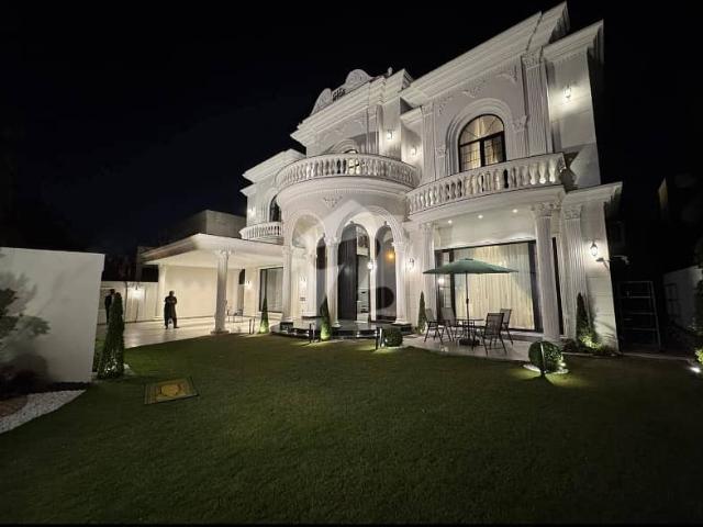 2 Kanal Luxury Mansion Location: Model Town, Lahore Prime Block
