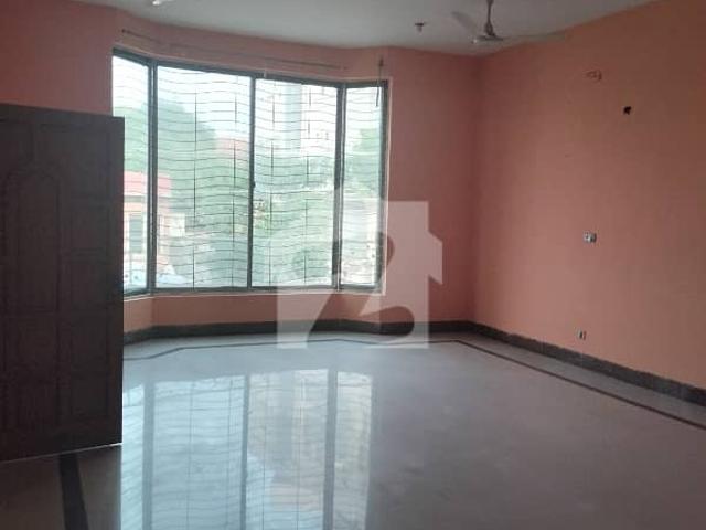 2 Kanal Separate Gate Portion Available For Rent