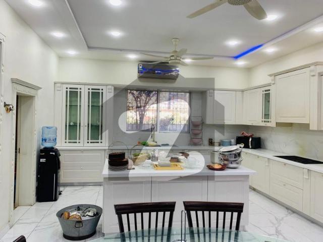 2 kanal slightly used house for sale main college road lda approved lahore college road
