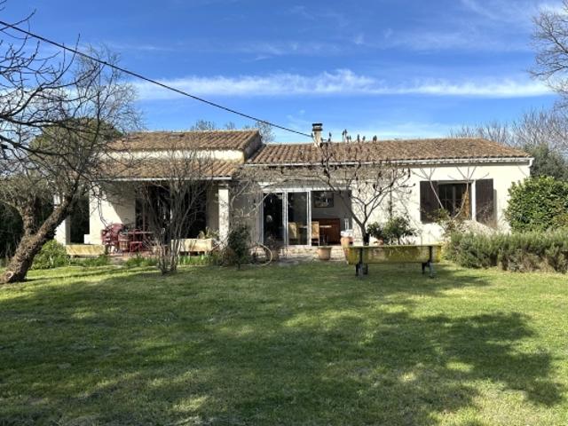 2 Km d’Uzès Centre, maison de 115 m² avec garage sur un terrain de 1400 m². Aucune nuisance