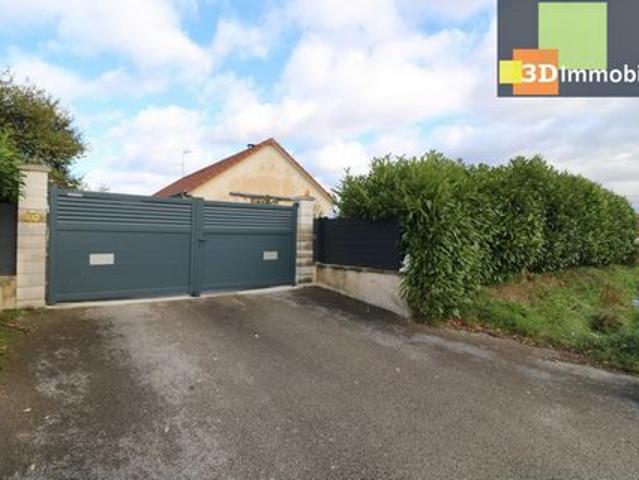 2 kms de Chaussin, dans village sympathique vends agréable maison récente de plain pied, 6 pièces, sur 1501m² de terrain clos