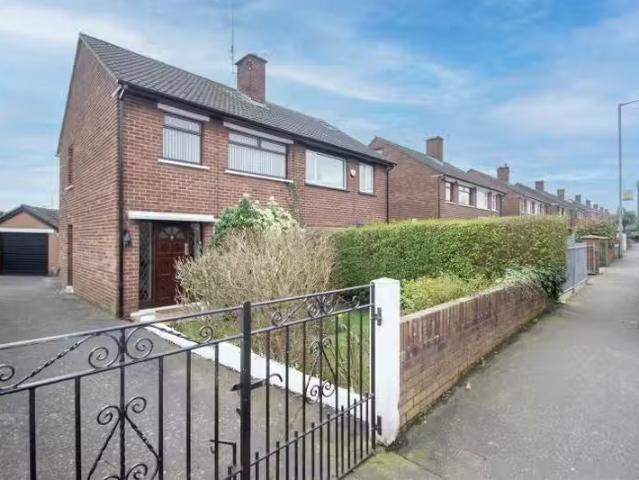 2 Ladybrook Park