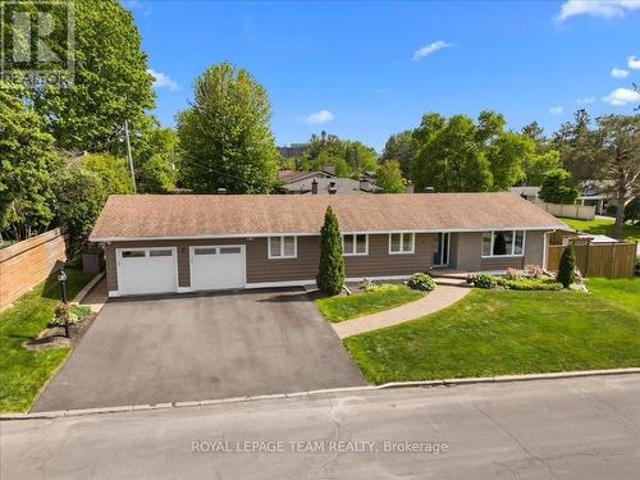 2 Lavina Crescent, Ottawa, ON, K2H 7P2 house for sale | Listing ID X13238 | Royal LePage