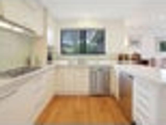 2 Livings, Ensuite & Generous Land Size