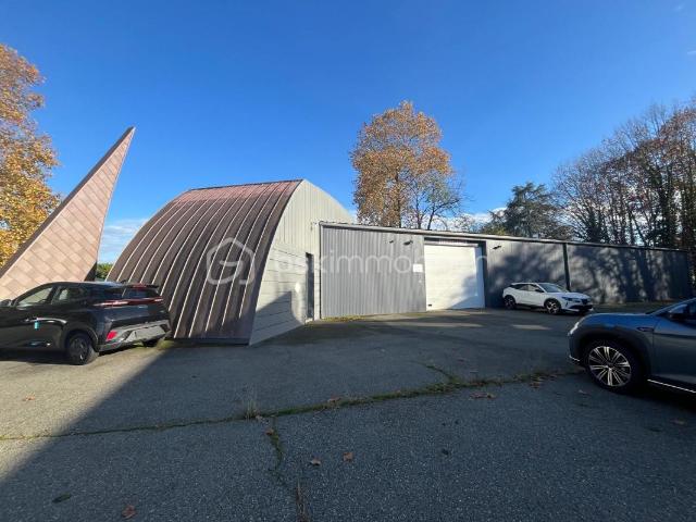 2 LOCAUX D’ACTIVITÉ / STOCKAGE de 247 m² et 520 m² implantés sur un terrain de 2 550 m²