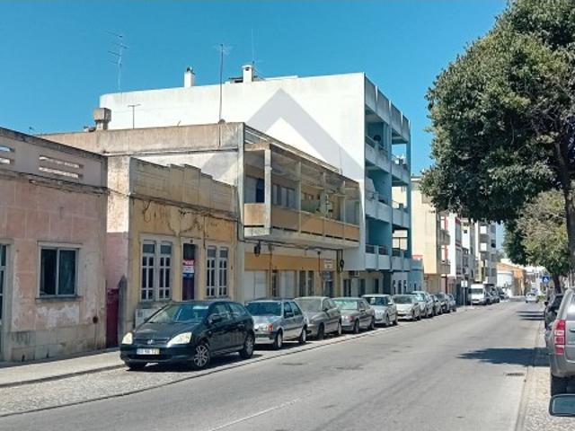 2 lotes para construção de prédio no centro de Loulé
