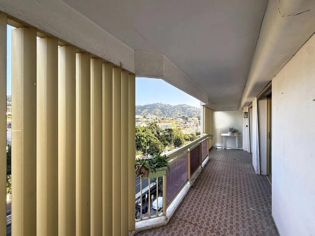 2 P / BANANE / DERNIER ETAGE