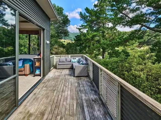 2 Panorama Drive, PARAPARAUMU, Kapiti Coast