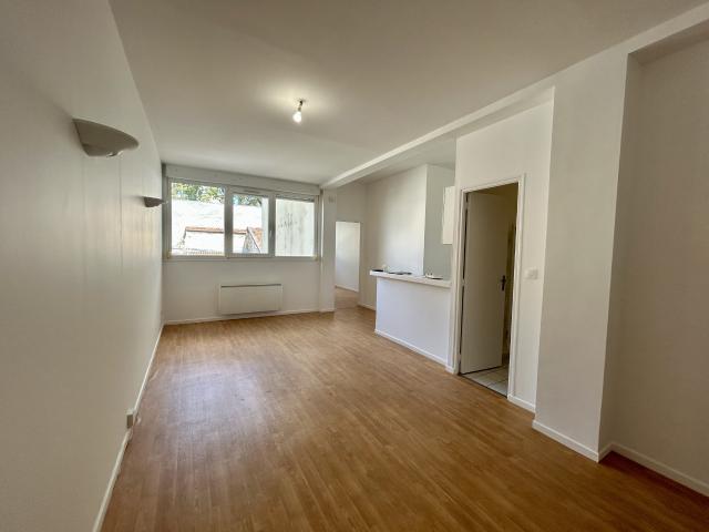 2 PIECES 40.88 M2 TYPE 2 SECTEUR GAMBETTA