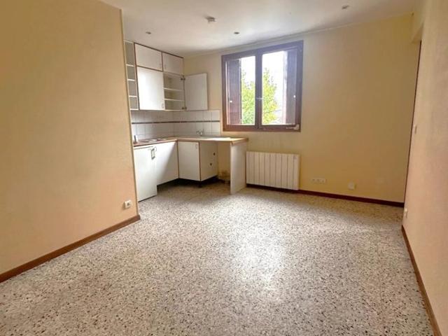2 PIECES 30 M²