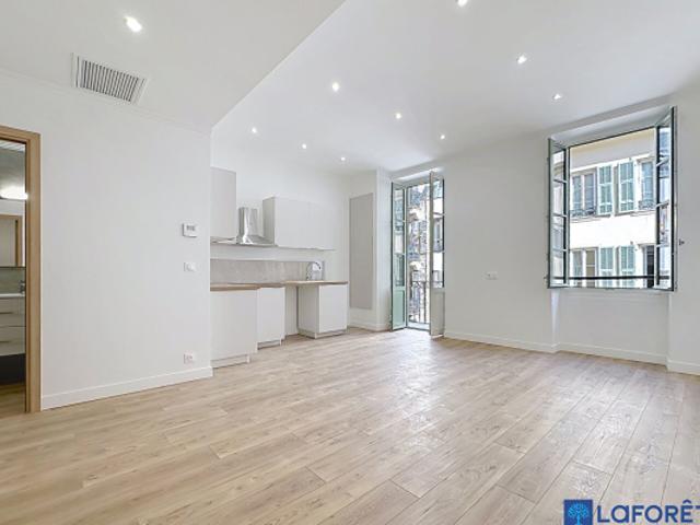 2 pièces traversant rénové avec balcons