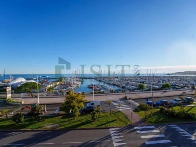 2 pièces traversant 64 m² Pleine vue mer Double terrasse Grand box fermé